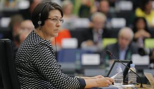 Komisarka Violeta Bulc: Sistem Uber je simpatičen in učinkovit, a potrebuje analizo