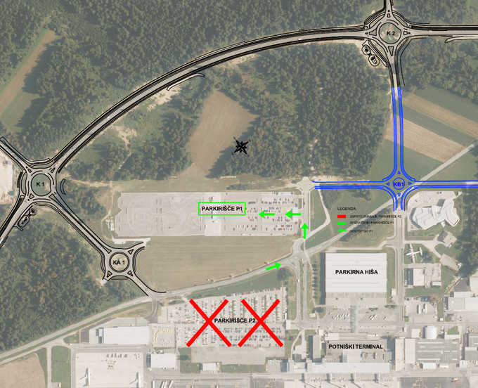 Zdajšnja ureditev parkiranja na letališču Brnik. Med gradnjo novega terminala bo zaprto zunanje parkirišče P2.  | Foto: Fraport