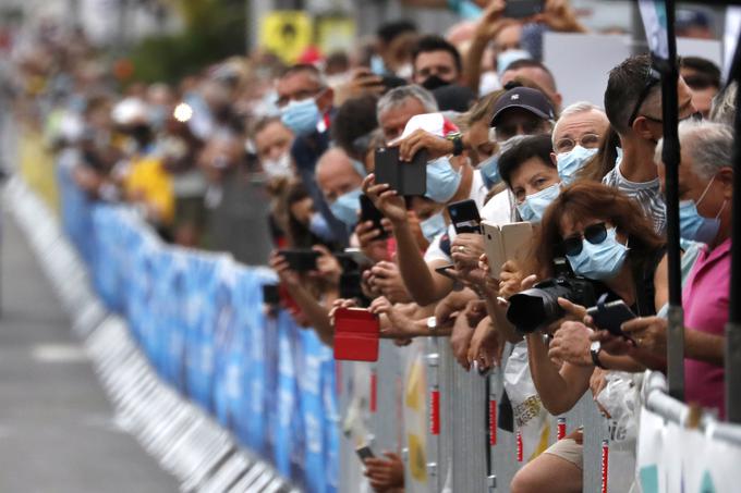 Maske - zaščitni znak letošnjega Toura.  | Foto: Reuters