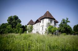 Graščina na obrobju Ljubljane, ki klavrno propada #foto