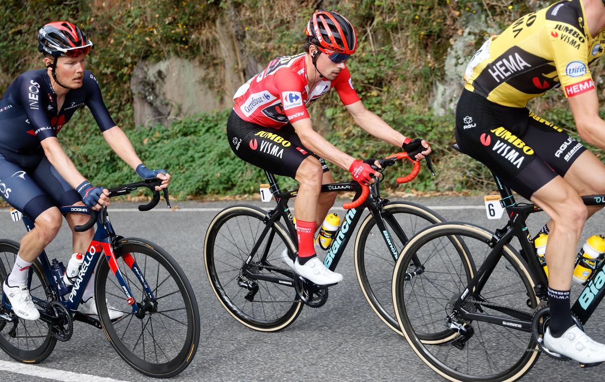 Primož Roglič | Primož Roglič ima tudi po 15. etapi prednost 39 sekund pred Richardom Carapazom. | Foto A.S.O./Luis Angel Gomez