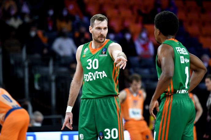 EuroCup: Ulm - Cedevita Olimpija | Zoran Dragić je bil vroč proti Ulmu in v ključnih trenutkih zadel dve pomembni trojki, ki sta Cedeviti Olimpiji odprli pot do zmage. | Foto KK Cedevita Olimpija/Tine Ružič