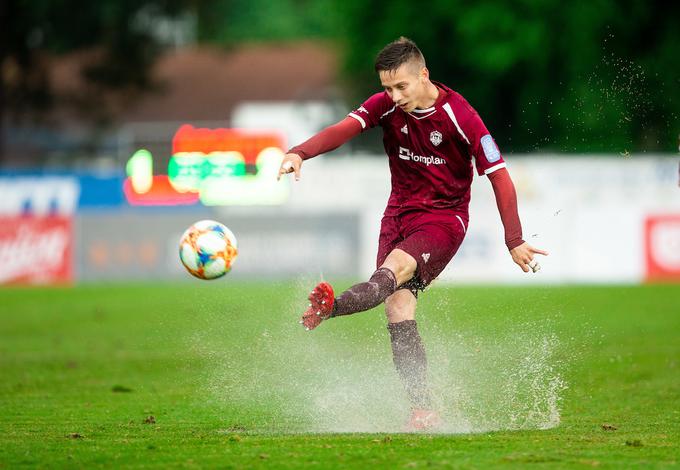 Tilen Mlakar je v 38. minuti poskrbel za mojstrovino. | Foto: Vid Ponikvar/Sportida