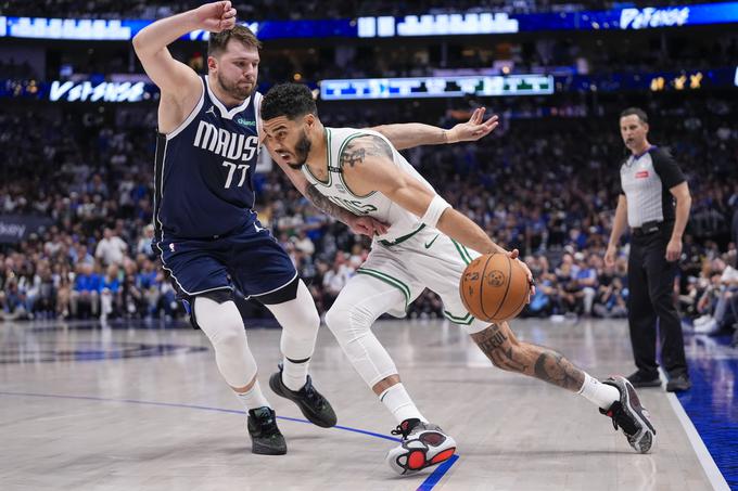 Luka Dončić ima v finalu težko nalogo v obrambi, ker ima Boston toliko orožij v napadu, ne samo Jaysona Tatuma. | Foto: Guliverimage