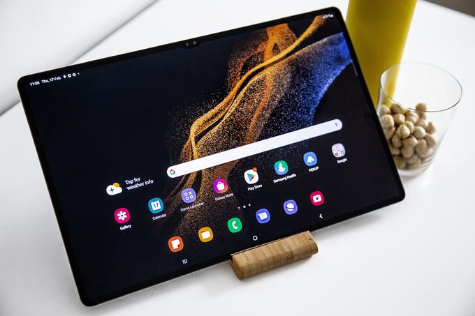 Ultra je edina v družini najnovejših Samsungovih premijskih tablic Galaxy Tab S8, ki ima dve kameri na sprednji strani. | Foto: Ana Kovač