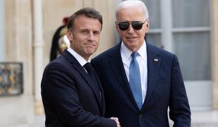 Biden in Macron v Parizu enotna glede čezatlantskih odnosov in izzivov