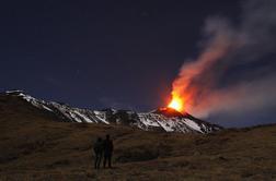 Etna spet bruha lavo in pepel