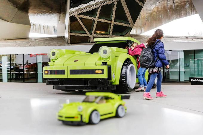 Nad kopijo iz kock Lego se navdušujejo tako mladi kot starejši. | Foto: Porsche