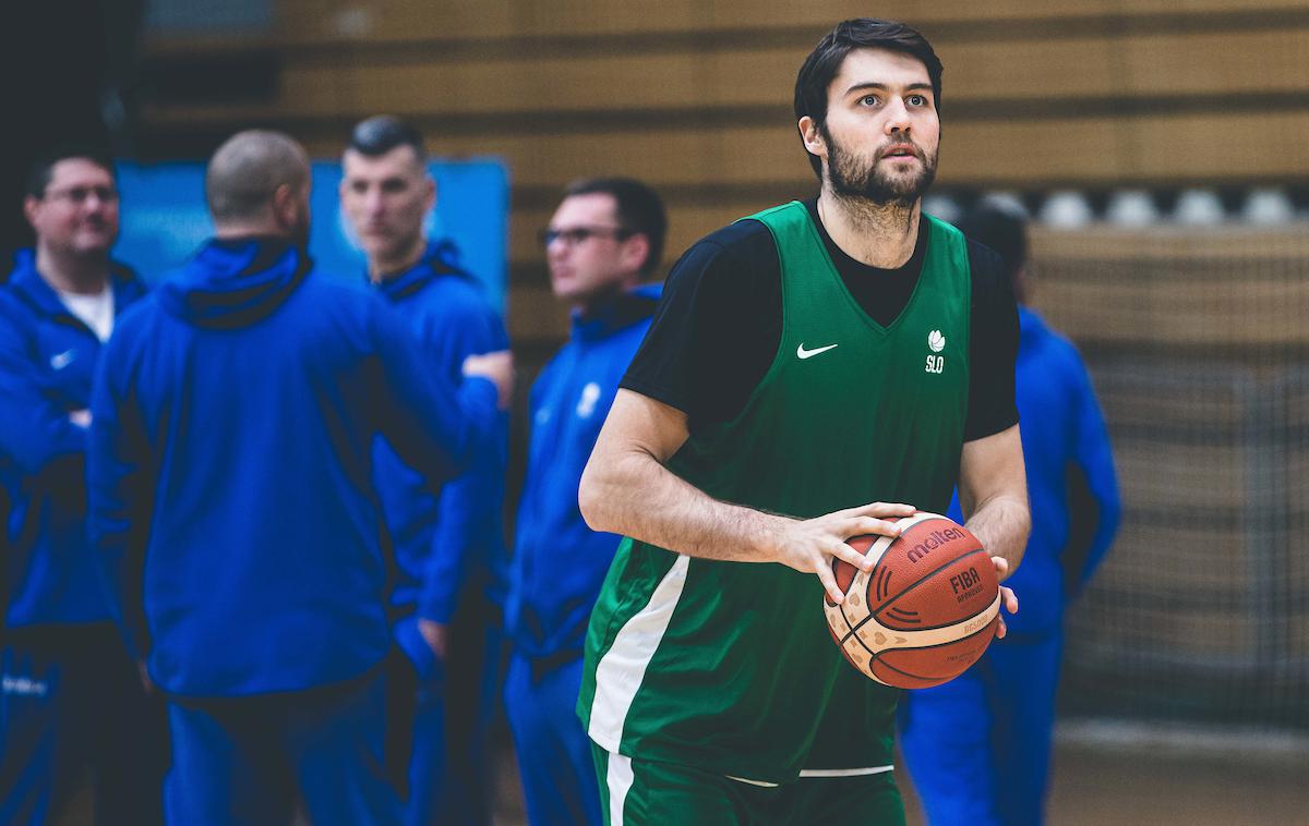 Mike Tobey slovenska košarkarska reprezentanca trening | Mike Tobey ve, da je pred Slovenijo zelo pomembna tekma.  | Foto Grega Valančič/Sportida