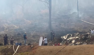 Sedem mrtvih v strmoglavljenju letala, med žrtvami brazilski poslovni tajkun in njegova družina #video