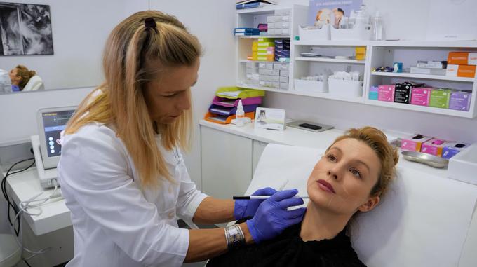 Ultherapy je inovativna metoda pomlajevanja obraza z napravo Ulthera, mikrofokusiranim ultrazvokom. Terapija traja od 30 do 60 minut.  | Foto: 