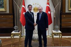 Rutte na srečanju z Erdoganom tudi o vojni v Ukrajini