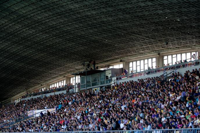 Ljudski vrt Stadion Maribor | Spomeniško zaščitena zahodna tribuna bo ohranila ločno konstrukcijo strehe. | Foto Vid Ponikvar