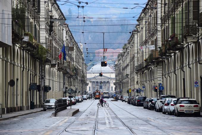 V Evropi je glavno žarišče koronavirusa postala naša zahodna soseda Italija. Po številu okuženih na milijon prebivalcev je na prvem mestu na svetu, po številu smrti pa zaostaja samo še za Kitajsko. Zdaj je postala vsa Italija velika karantena. | Foto: Reuters