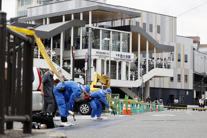 Na prizorišču napada so že policijski forenziki. | Foto: Reuters