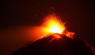 Etna bruha ogenj in pepel, letališče v Catanii zaprto #foto