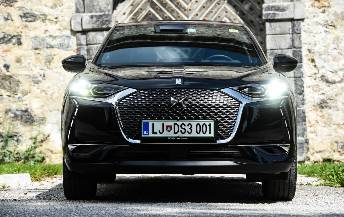 DS 3 crossback | DS 3 crossback ima vgrajene tudi matrične žaromete, redkost za ta segment avtov. | Foto Gašper Pirman