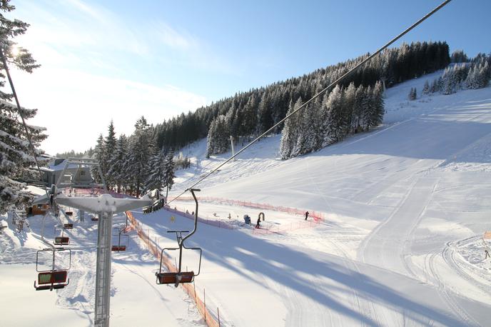 Golte dec 2019 | Na večini slovenskih smučišč (na fotografij je smučišče Golte) bodo že ta konec tedna pognali žičniške naprave. Večina upravljavcev smučišč je proge zasnežila s tehničnim snegom.  