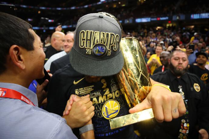 Golden State Warriors | Bodo košarkarji Golden State Warriors slavili tretjič zapored, četrtič v zadnjih petih letih, ali bodo člani Toronto Raptors prišli do prvega naslova? | Foto Guliver/Getty Images