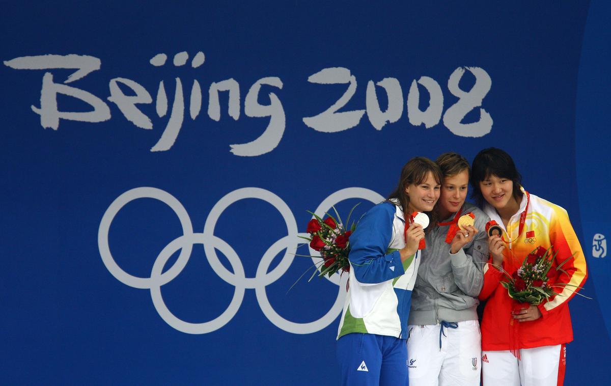 Sara Isaković | Sara Isaković, edina dobitnica plavalne olimpijske kolajne za Slovenijo, v družbi Federice Pellegrini in Pang Jiaying. | Foto Sportida