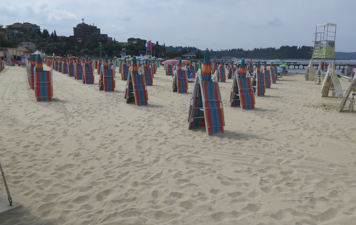 Portorož plaža | Po sprejetju varčevalnih ukrepov in priporočil za racionalno rabo vode pa se je poraba vode nekoliko zmanjšala. | Foto STA