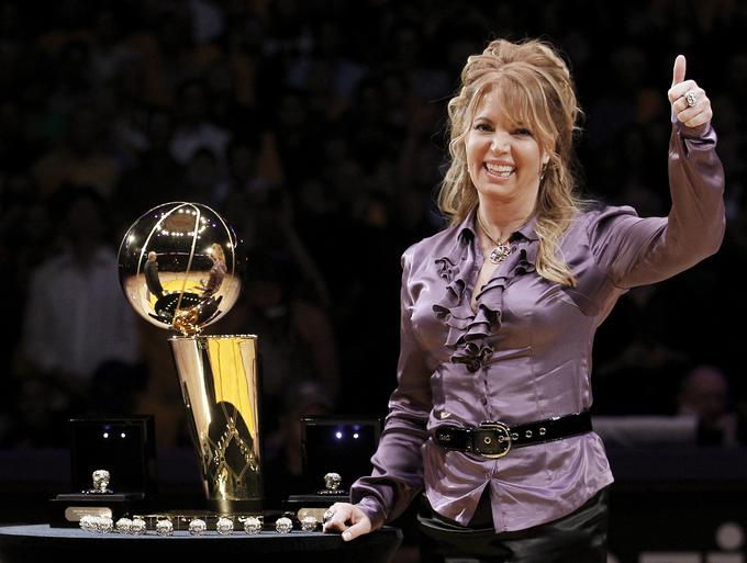 Jeanie Buss je postala predsednica kluba Los Angeles Lakers leta 2013, že prej pa je bila podpredsednica. Fotografija iz leta 2010 je bila posneta na slavnostnem prejemu šampionskih prstanov. | Foto: Guliverimage