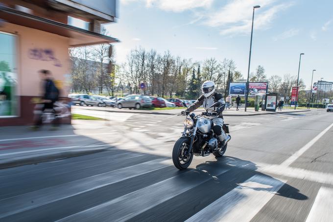 Javna agencija RS za varnost prometa (AVP) : Ne prehitevajte življenja! Motorist za vedno. | Foto: Klemen Korenjak