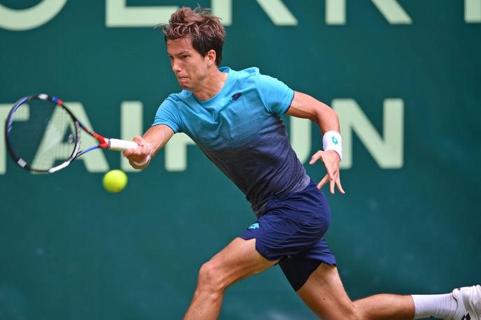 Aljaž Bedene | Aljaž Bedene je izpadel v prvem krogu turnirja v Sankt Peterburgu. | Foto Reuters