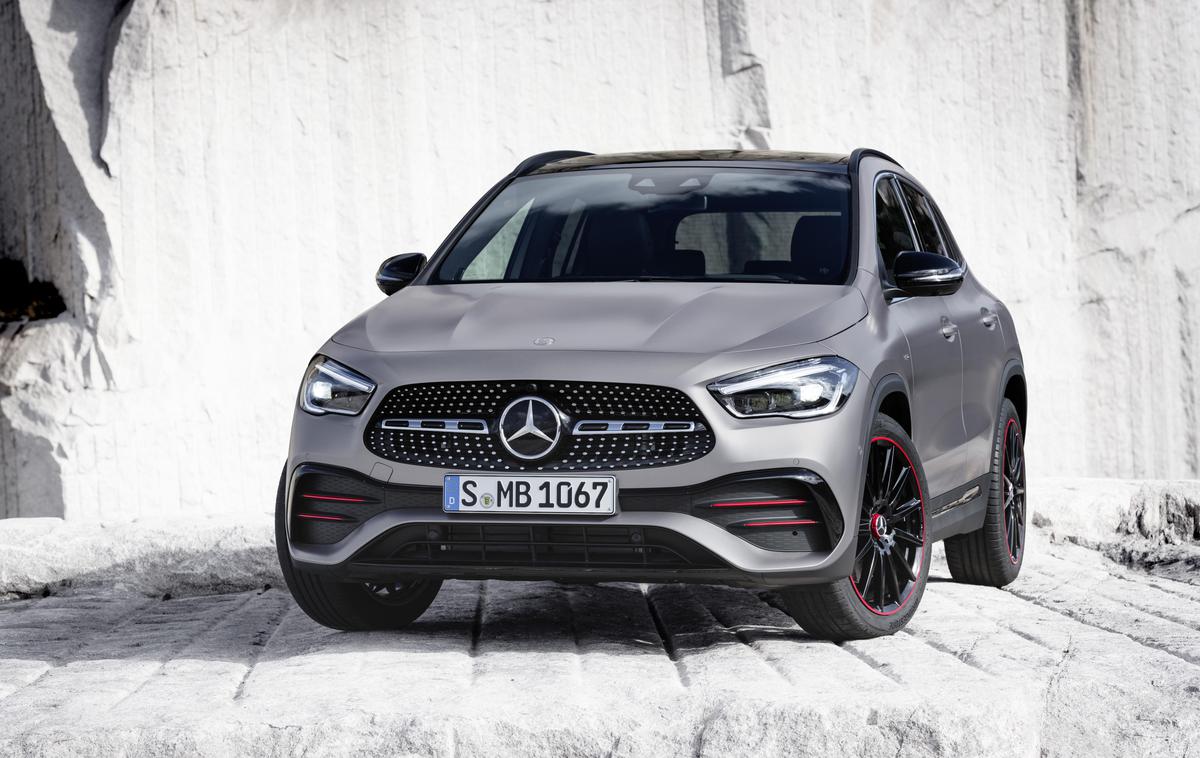 mercedes benz GLA | Morda čas ni ravno najboljši, a kljub temu je v Slovenijo pripeljal nov pomemben član družine Mercedes-Benz, novi GLA. | Foto Mercedes-Benz