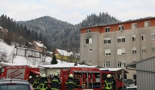 V jeseniški bolnišnici zagorelo zaradi uporabe vžigalnika #video