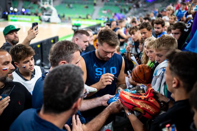 Dončić je imel že pred tekmo polne roke dela. | Foto: Matic Klanšek Velej/Sportida