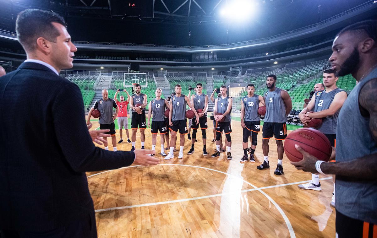 Cedevita Olimpija | Na uvodnem treningu Cedevite Olimpije je košarkarje pozdravil tudi športni direktor Sani Bečirović. | Foto Grega Valančič/Sportida