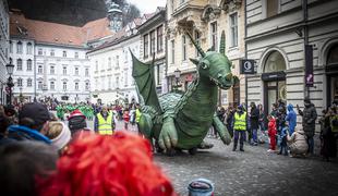 Po dveh letih premora so Ljubljano zavzele pustne maske #foto #video