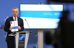 Jens Stoltenberg: Ukrajini ne zmanjkuje poguma, ampak streliva