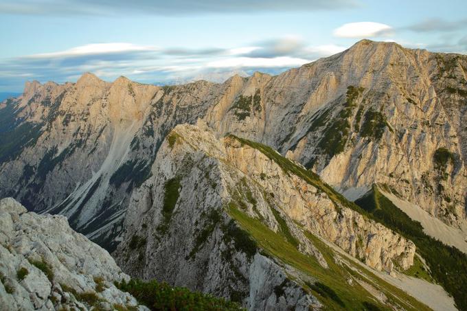 Pot zahteva obnovo varoval in namestitev novih ter sanacijo poti zaradi hudournika, ki odnaša material. Za pot skrbi PD Tržič. | Foto: Vili Vogelnik