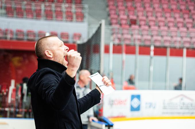 "Večji del tekme smo bili boljši nasprotnik, čestitke fantom," pravi trener Jesenic Mitja Šivic. | Foto: Peter Podobnik/Sportida