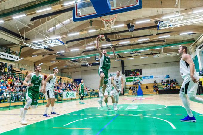 Luka Lapornik je bil z 19 točkami najbolj razpoložen košarkar Krke. Dodal je še osem skokov in asistenco. | Foto: ABA liga