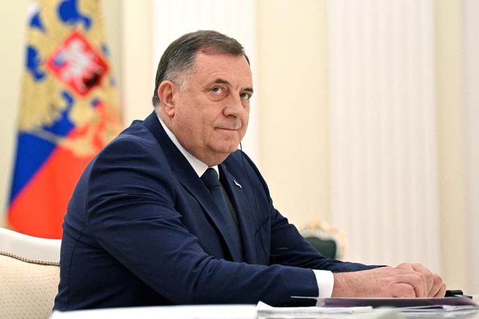 Milorad Dodik, Vladimir Putin | Čeprav ob dodatni zaostritvi odnosov z mednarodno skupnostjo Milorad Dodik tvega tudi zaporno kazen, je danes v skladu s svojimi napovedmi podpisal zakon o nepriznavanju odločitev visokega predstavnika mednarodne skupnosti v BiH. | Foto Reuters