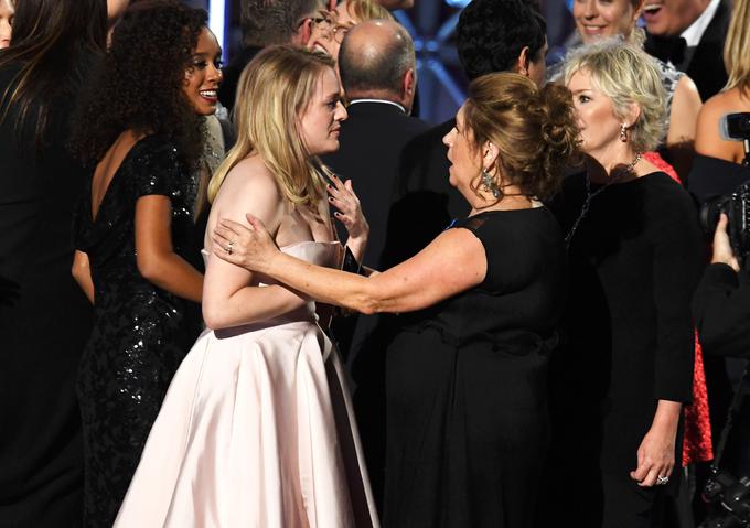 Elisabeth Moss in Ann Dowd sta dobili emmyja za vlogi, ki ju igrata v Deklini zgodbi. | Foto: Getty Images