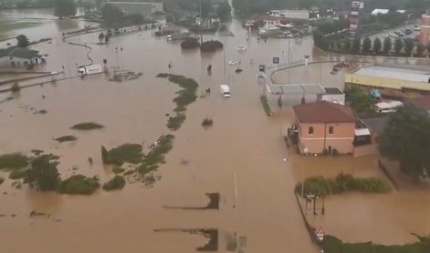 Italijanski pokrajini Videm in Pordenone prizadele poplave, ena oseba umrla