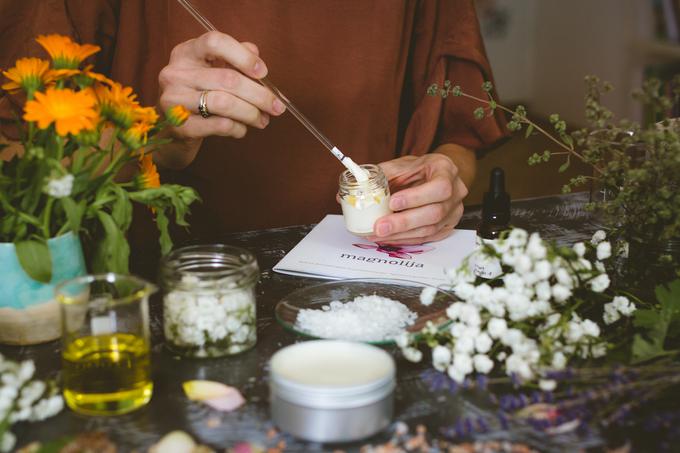 Sama se z aromaterapijo ukvarja že več kot 15 let. | Foto: Teja Blatnik