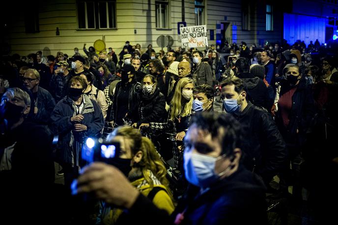 Protest Ljubljana | Na protivladnem protestu, ki je bil pretekli petek, zdravstvena inšpekcija ni izdala nobene globe. | Foto Ana Kovač