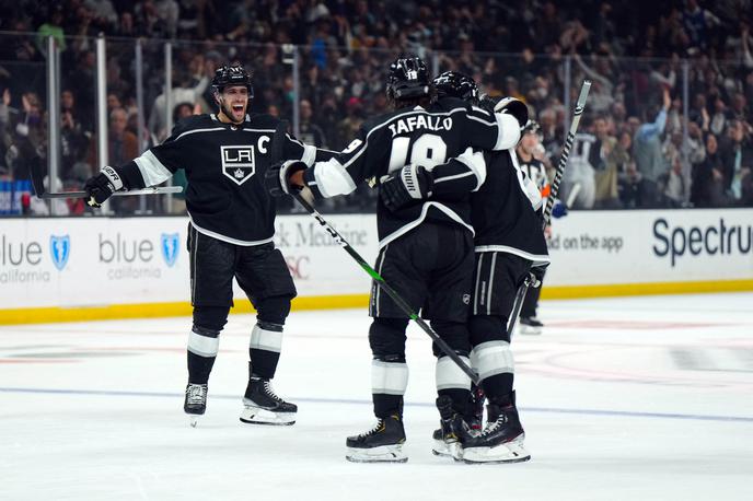 Los Angeles Kings Kopitar | Za najlepši trenutek srečanja za gostitelje je v 32. minuti z zadetkom poskrbel Alex Iafallo. Takrat so Kralji prvič in zadnjič na tekmi vodili (2:1). | Foto Reuters