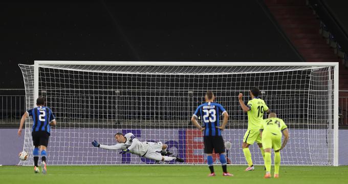 Samir Handanović, ki se je izkazal na tekmi osmine finala proti Getafeju v Gelsenkirchnu, si je s Sanchezom pred leti delil slačilnico že pri Udineseju. | Foto: Reuters