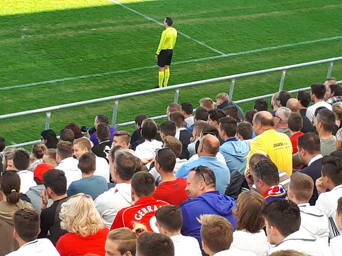 Srečanje v Lendavi je spremljal v družbi žene in prijateljev, velikih navijačev Maribora. | Foto: Rok Plestenjak