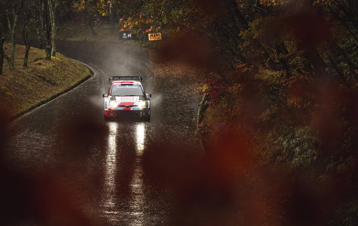 reli Japonska Elfyn Evans Toyota |  Elfyn Evans je v vodstvu relija Japonska po sedmi hitrostni preizkušnji. | Foto Guliverimage