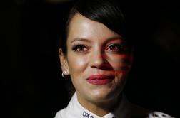 Lily Allen o glasbeni sceni brez dlake na jeziku (video)