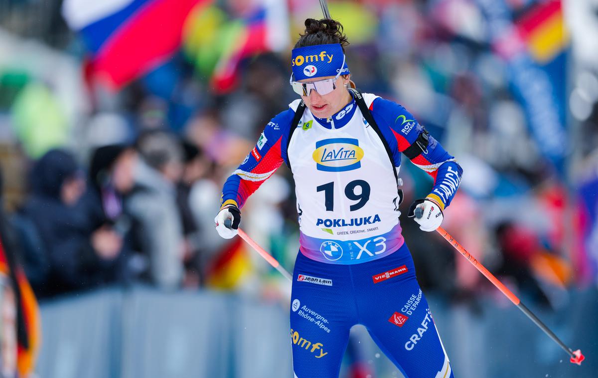 biatlon Pokljuka, Julia Simon | Julia Simon je zmagovalka uvodne pokljuške tekme. | Foto Aleš Fevžer