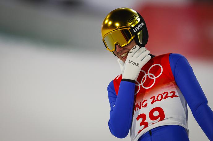 Timi Zajc | Timi Zajc je bil tragična oseba sobotne preizkušnje na veliki skakalnici, pa čeprav je osvojil odlično šesto mesto. Po prvi seriji se je namreč spogledoval z bronasto medaljo. | Foto Anže Malovrh/STA