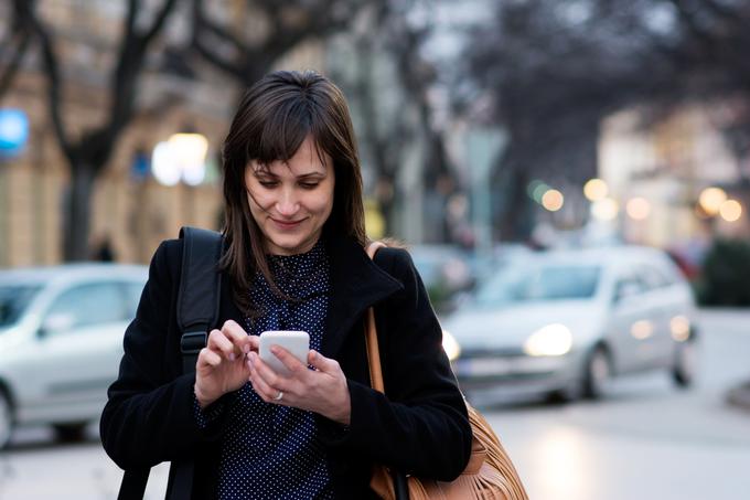 Aplikacija za hipno sporočanje Telegram ima okrog sto milijonov uporabnikov, njen tekmec WhatsApp pa približno desetkrat več, zato bodo WhatsAppovi rezi, čeprav zajemajo manj različic operacijskega sistema, gotovo prizadeli več uporabnikov. | Foto: Thinkstock